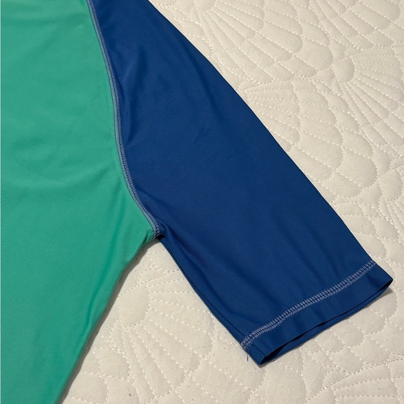 Gap Swim Rash Guard- Boys Size L - Picture 12 of 14